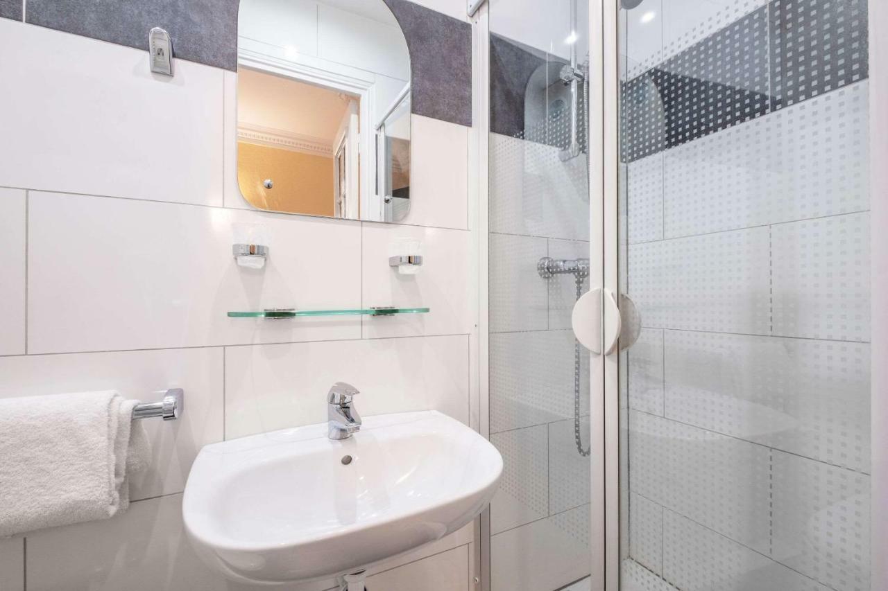 Comfort Hotel Au Firmament Asnières المظهر الخارجي الصورة
